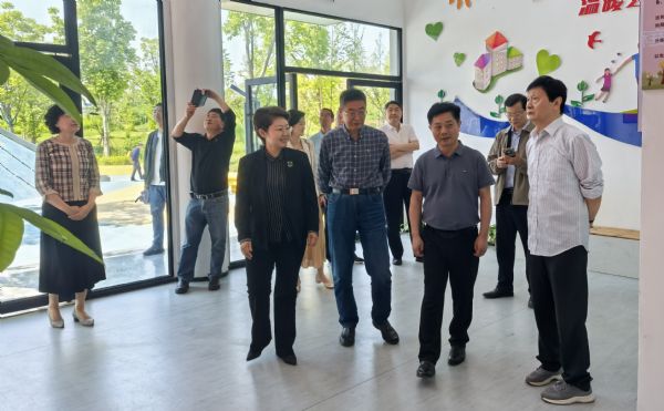 市人大常委会、市关工委到市妇女儿童活动中心开展调研