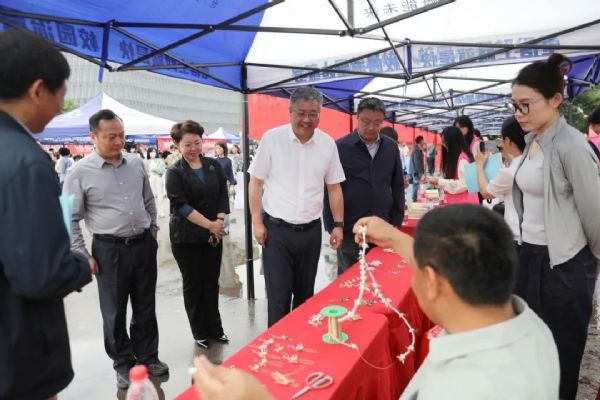安庆市妇联开展全国助残日普法宣传活动