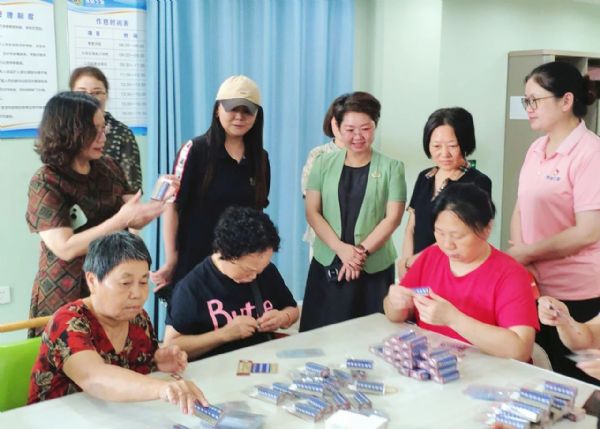 中国妇女杂志社总监任雪静赴安庆市调研