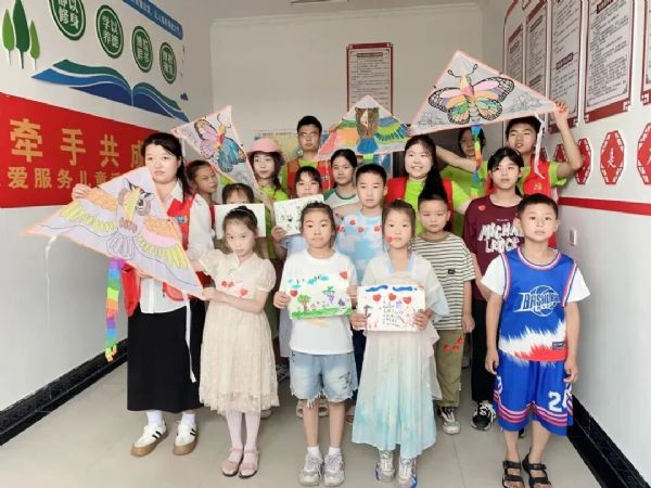 ���������ͯ�ذ����� Я���й������Ṳͬ���조�ػ�ͯ�ꡱ����Ʒ��